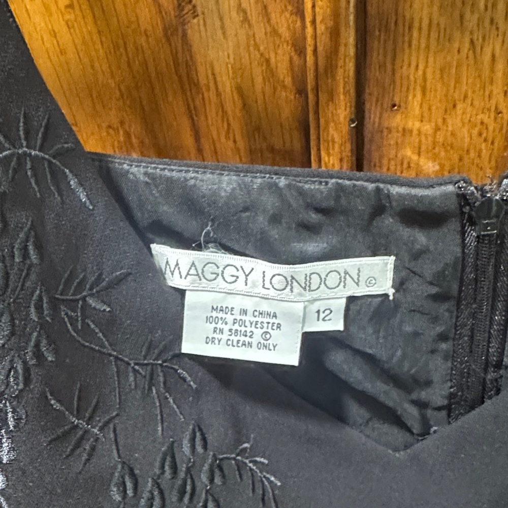 Maggy London Elegant Black Backless Dress - Picture 2 of 5